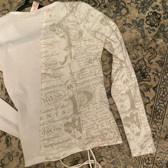 Thrifted cute y2k shirt. It’s in really good condition - Picture 2 of 5